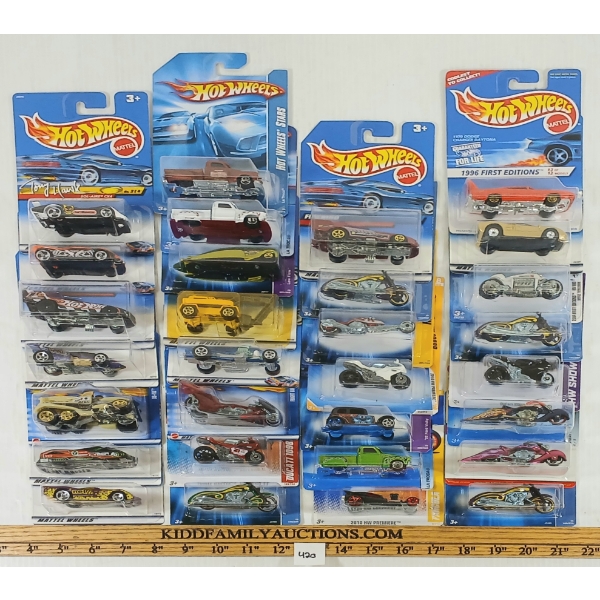 LOT OF 30 - HOTWHEELS - '32 FORD VICKY, FANGULA, LA TROCA, ETC