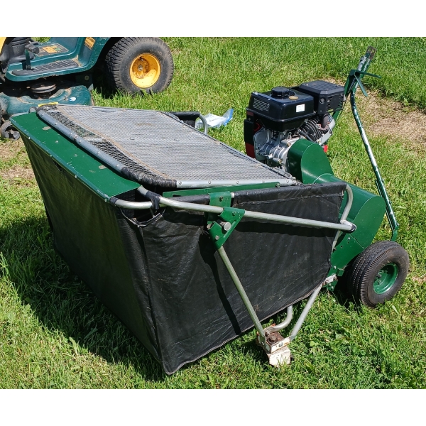 31IN LAMBERT SWEEPER W/ BRIGGS & STRATTON ENGINE