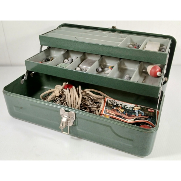 STEELHEAD 2 TACKLEBOX W/ CONTENTS INCL LURES