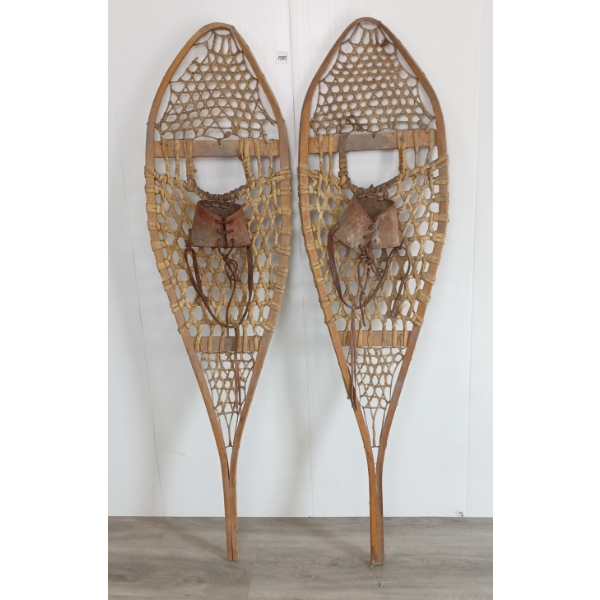 PAIR OF SNOWSHOES