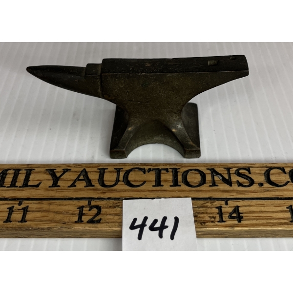 LATE 19TH - EARLY 20TH CENTURY US MINIATURE CAST IRON ANVIL 