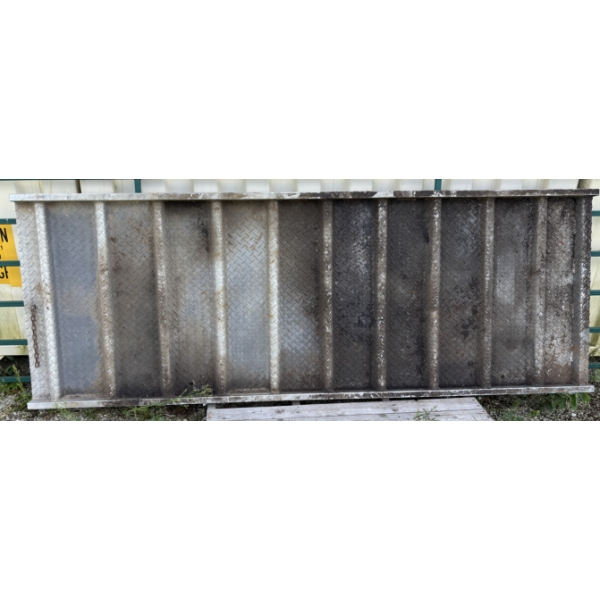 LIVESTOCK LOADING RAMP - CHECKER PLATE ALUM - 3 X 8.5 FOOT