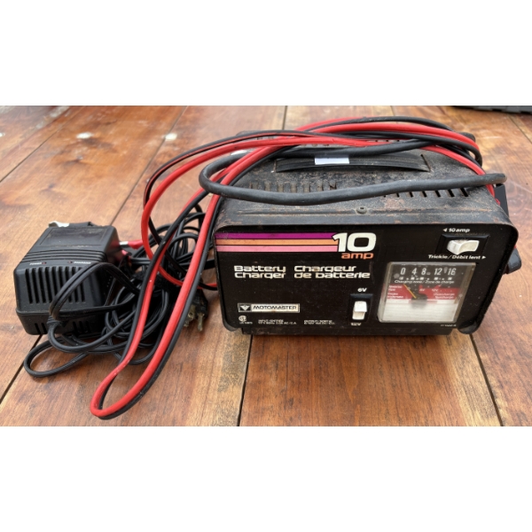 LOT OF 2 - BATTERY CHARGER & TRICKLE CHARGER