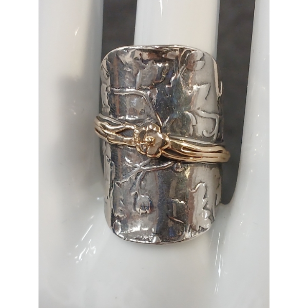STERLING SILVER RING W/ 14K GOLD DETAIL