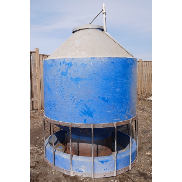 LIVESTOCK FEED BIN