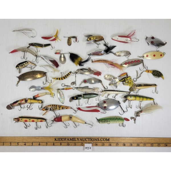 QTY OF FISHING HOOKS