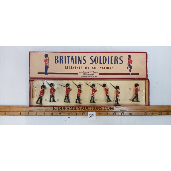 BRITAINS SOLDIERS LEAD FIGURES - NO. 1515 COLDSTRAM GUARDS