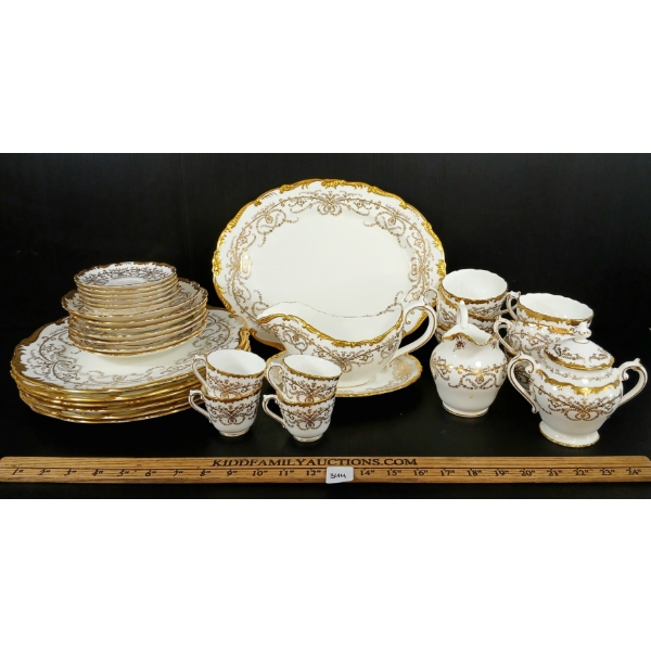 COALPORT "ANNIVERSARY" DINNER SET - CIRCA 1950s
