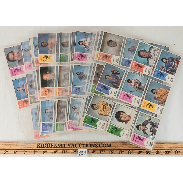 QTY OF 1974-1975 OPC WHA HOCKEY CARDS - TOROS, OILERS, BLAZERS, WHALERS, ETC