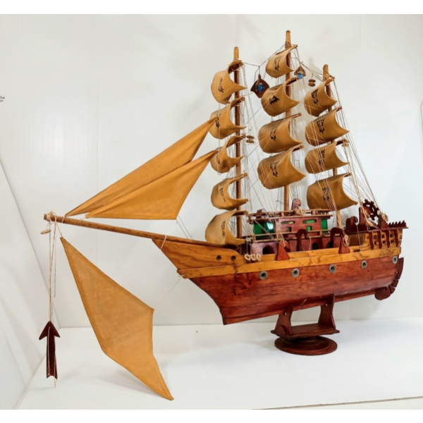 CHINESE JUNK SHIP MODEL W/ REVOLVING STAND