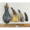 Image 2 : LOT OF 4 - POWDER FLASK & POWDER HORNS