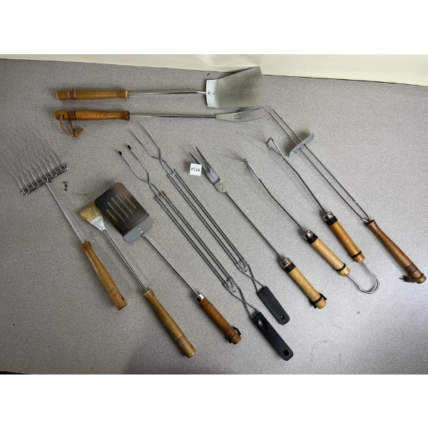 JOB LOT - 10X CAMPING UTENSILS 
