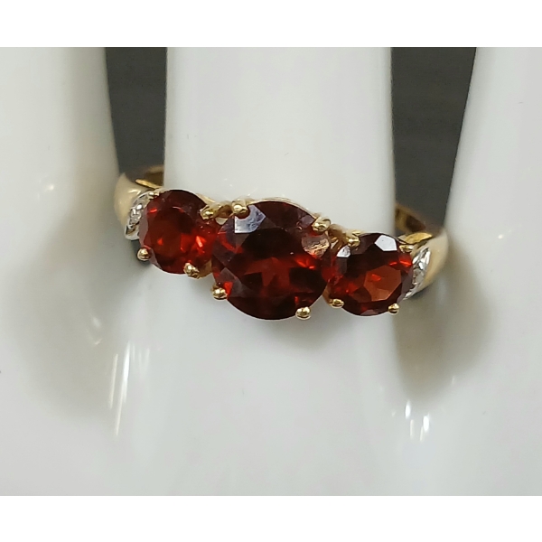 LADIES' ZAREH'S 10K GOLD GARNET TRIO RING 