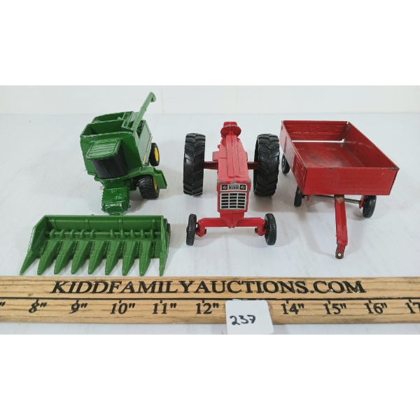 LOT OF 2 - ERTL DIECAST INTERNATIONAL TRACTOR & JOHN DEERE COMBINE MODELS