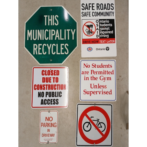 LOT OF 6 - MISC / ROAD SIGNS - THIS MUNICIPALITY RECYCLES, NO PARKING IN DRIVEWAY, ETC