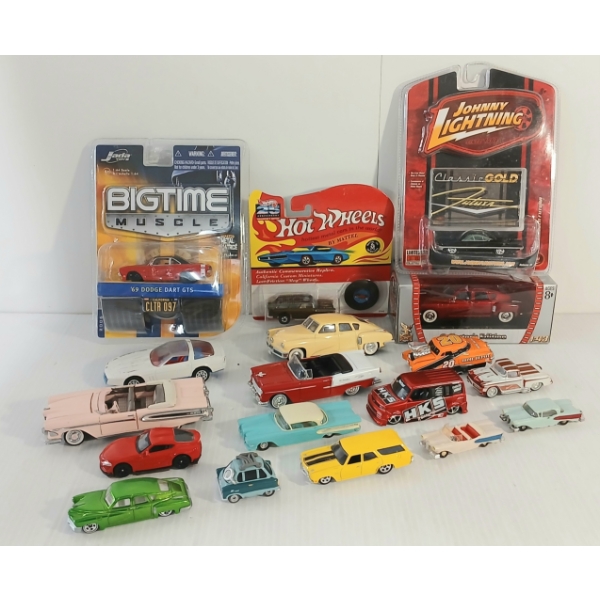 LOT OF 18 - DIECAST & PLASTIC MODEL CARS - INCL DINKY, HOTWHEELS, JOHNNY LIGHTNING, ETC