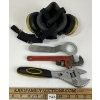 Image 2 : LOT OF 4 - ASSORTED WRENCHES & COMFO RESPIRATOR 