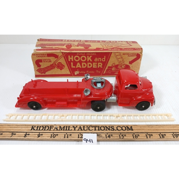 HUBLEY KIDDIE TOY HOOK & LADDER