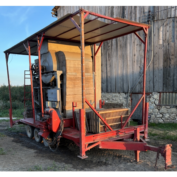 S. HOWES CO. GRAIN CLEANER ON HD TRI-AXLE TRAILER