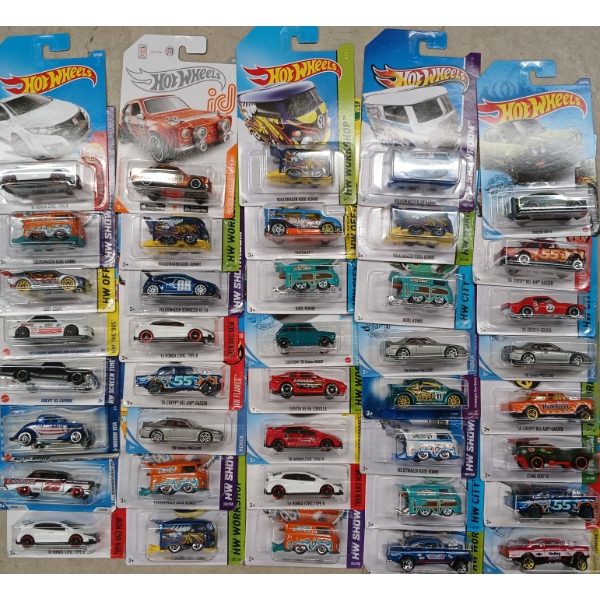 LOT OF 40 - HOTWHEELS / MATCHBOX - '57 CHEVY BEL AIR, '16 HONDA CIVIC TYPE R, ETC 