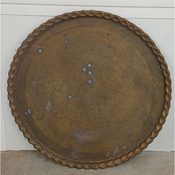 DECORATIVE FLORAL BRASS WALL PLATE W/ SCALLOPED EDGE