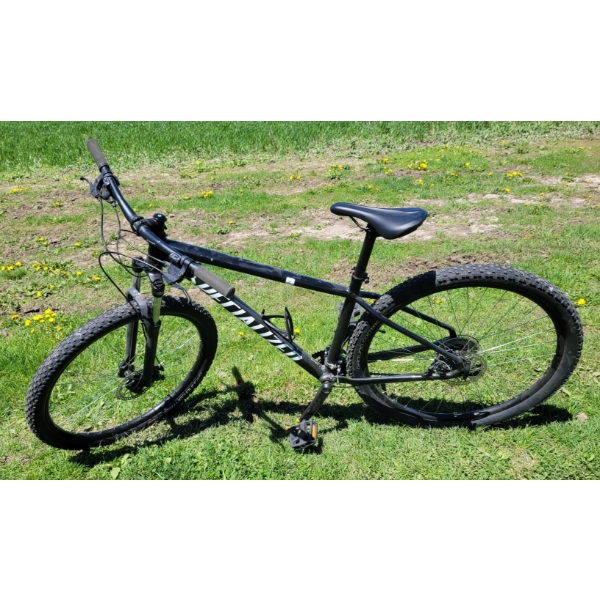 SPECIALIZED ROCK HOPPER BIKE