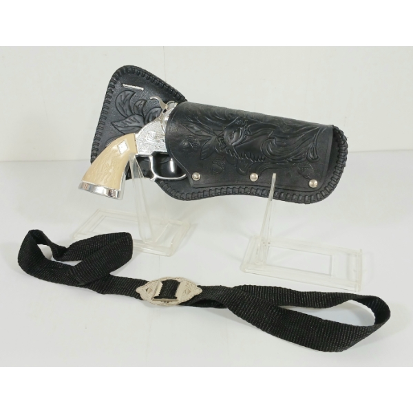 SIDE LOAD CAP GUN W/ BELT & HOLSTER