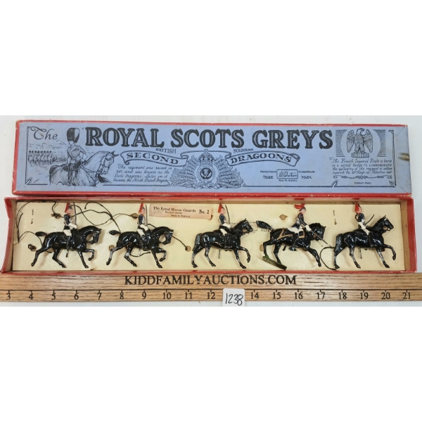 BRITAINS SOLDIERS LEAD FIGURES - NO. 2 THE ROYAL HORSE GUARDS