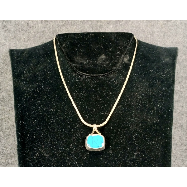 TURQUOISE & STERLING SILVER PENDANT NECKLACE