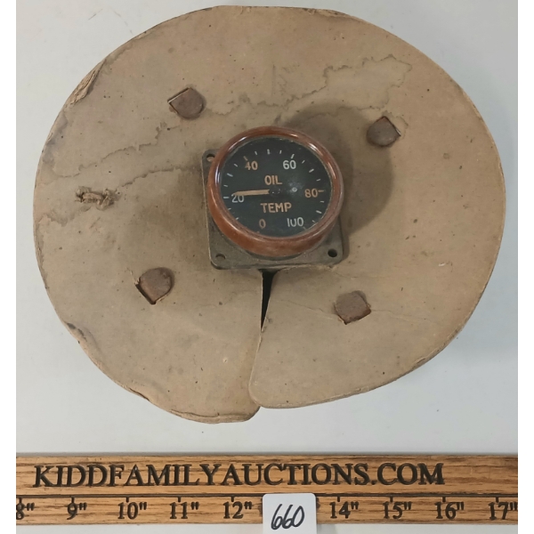 1940'S BRITISH AIRCRAFT OIL GAUGE
