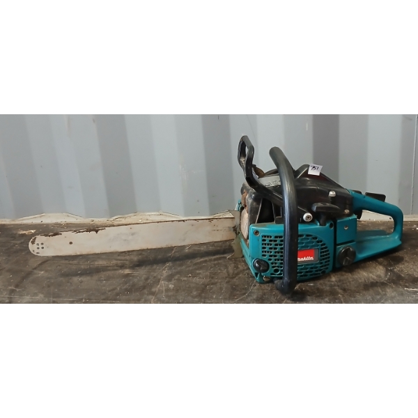MAKITA CHAINSAW