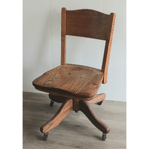 OAK SWIVEL SECRETARY'S CHAIR W/ CASTORS - H. KRUG FURNITURE CO. - C. 1930'S