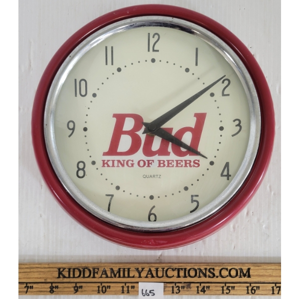 BUD KING OF BEERS BATTERY OP WALL MOUNT CLOCK