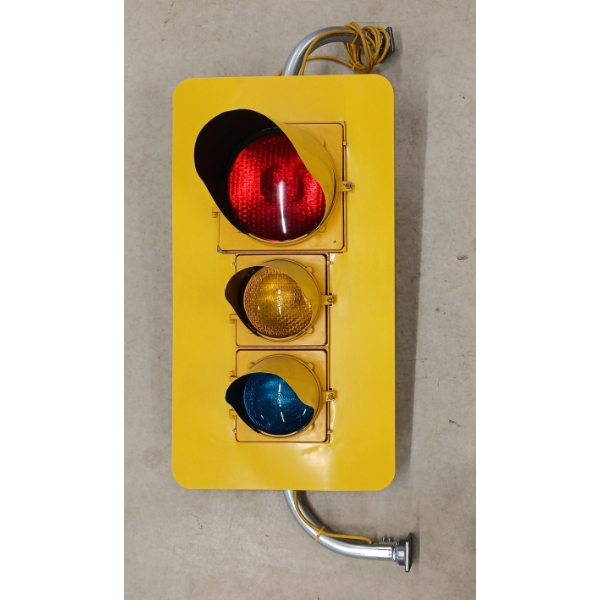 TRAFFIC LIGHT