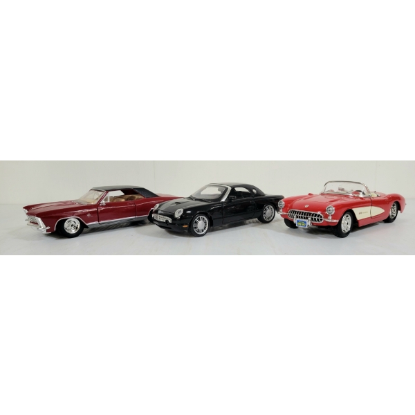 LOT OF 3 - MAISTO DIECAST 2002 FORD THUNDERBIRD, 1965 BUICK RIVIERA GRAN SPORT & BURAGO 1957 CHEVY
