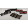 Image 2 : LOT OF 4 - AMERICAN FLYER & PACEMAKER FREIGHT CARS W/ TRACKS