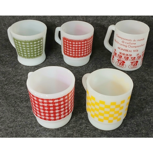 LOT OF 5 - ANCHOR HOCKING FIRE KING & FEDERAL MILK GLASS MUGS