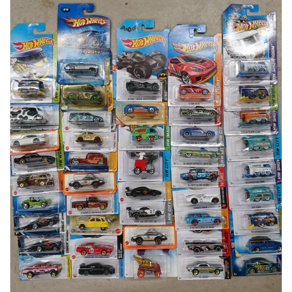 LOT OF 40 - HOTWHEELS / MATCHBOX - 1985 PORSCHE 911 RALLY,  FERRARI 365 GTB4 COMPETIZIONE, ETC