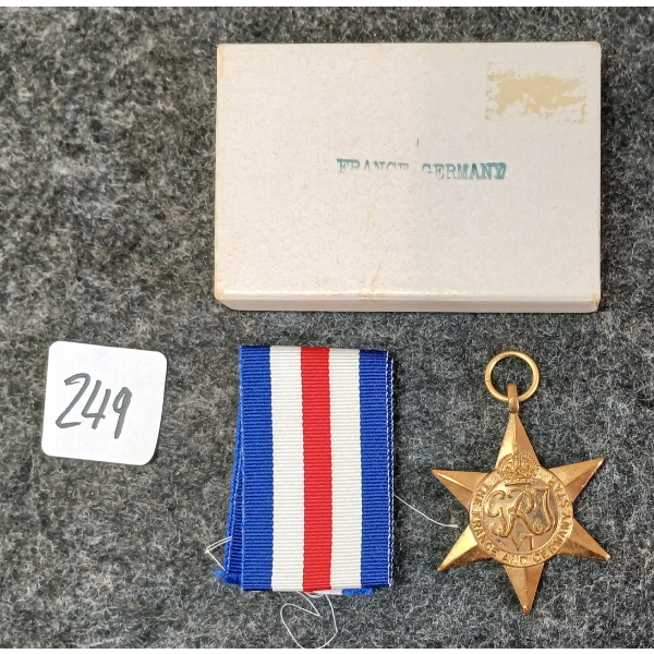 WWII BRITISH FRANCE & GERMANY STAR MEDAL W/ ORIGINAL BOX