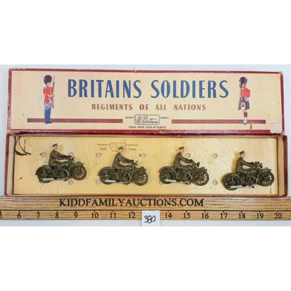 BRITAINS SOLDIERS LEAD FIGURES - NO. 1791 ROYAL CORPS SIGNALS