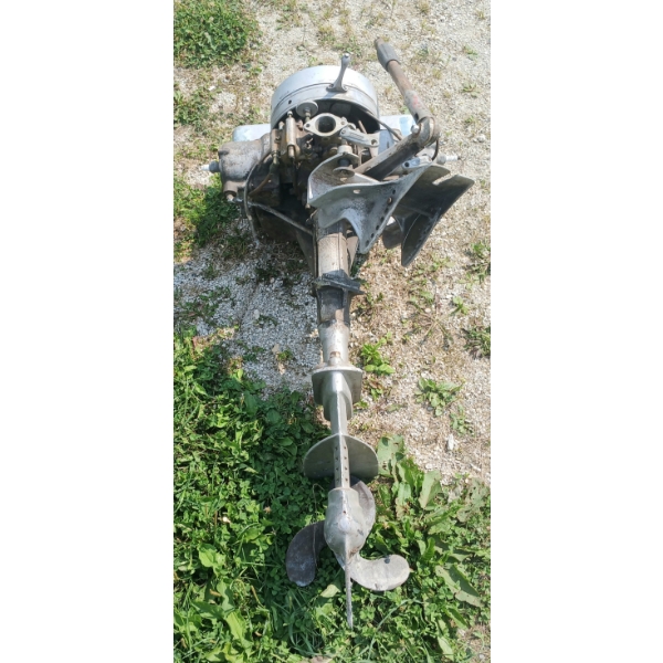 EVINRUDE OUTBOARD MOTOR