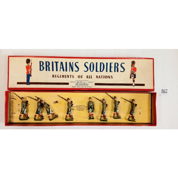 BRITAINS SOLDIERS LEAD FIGURES - NO. 1901 THE CAPE TOWN HIGHLANDERS