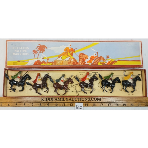 BRITAINS SOLDIERS LEAD FIGURES - NO. 164 ARABS OF THE DESERT