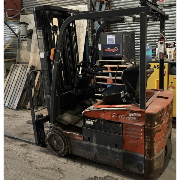 TOYOTA MODEL 15 FORKLIFT