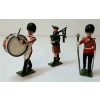 Image 2 : BRITAINS SOLDIERS LEAD FIGURES - NO. 2096 PIPES AND DRUMS OF THE IRISH GUARDS