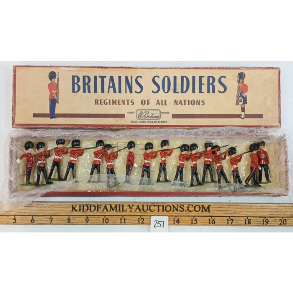 BRITAINS SOLDIERS LEAD FIGURES - NO. 75 THE SCOTS GUARDS