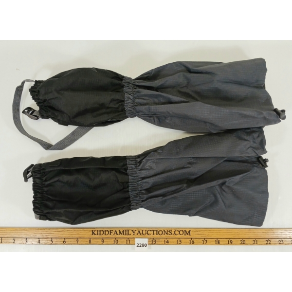 PAIR OF LEG GAITERS