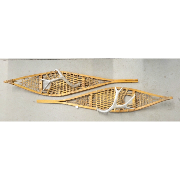RUSTIC WALL ART - SNOWSHOES W/ ANTLERS