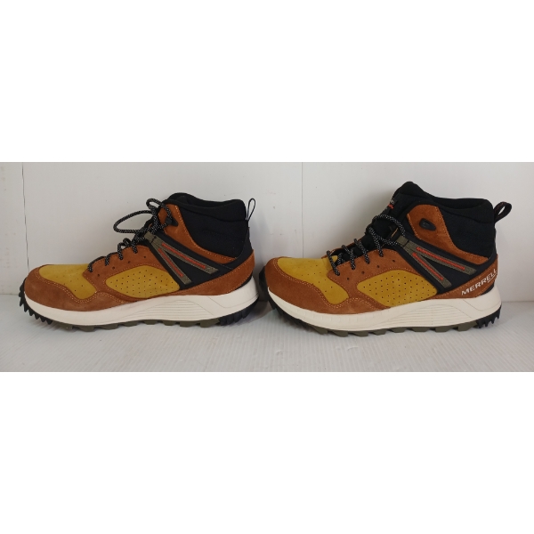 PAIR OF MERRELL WILDWOOD MID LTR WP MEN'S HIKERS