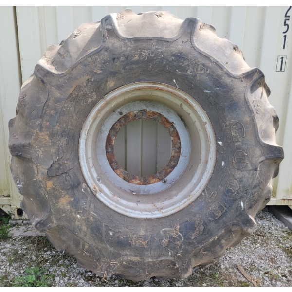 GOODYEAR TIRE ON RIM - 28L - 26
